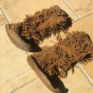 Minnetonka 5 Layer Fringe Boots